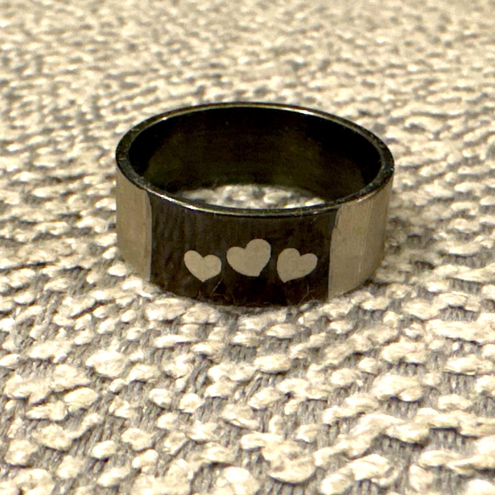 Steel Heart Pattern Ring 🖤